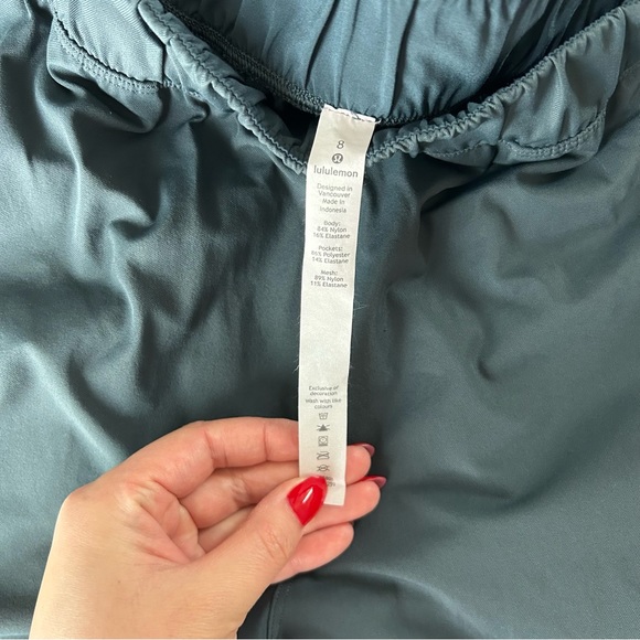 Lululemon Size 8 Next Move Crop Pull On Straight Cropped Ankle Pants- Navy - Picture 9 of 11